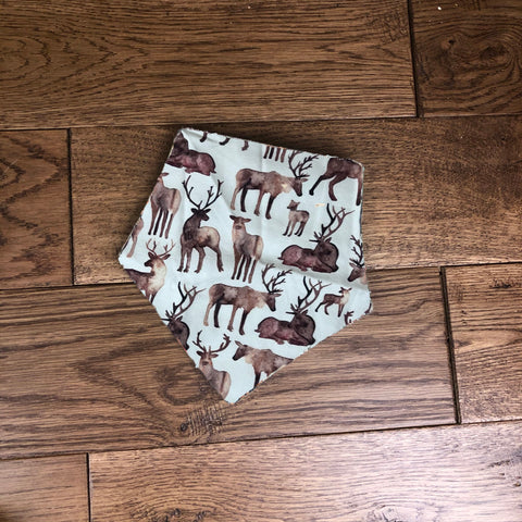 Bandana dribble bib - Majestic deer
